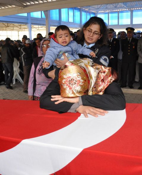 Şehit eşinden yürek burkan son istek - Resim: 1