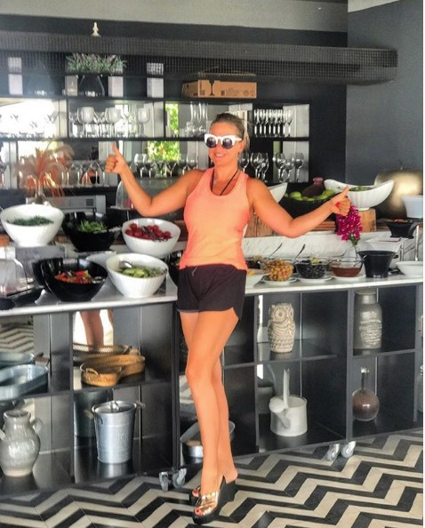 Yeliz Yeşilmen'nin kırmızı ojeli namaz paylaşımı olay oldu - Resim: 3