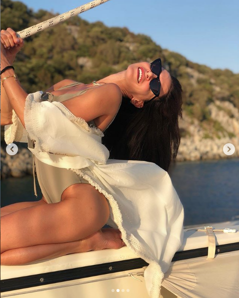 Hepsi grubunun yıldızıydı! Cemre Kemer'in mayolu pozu sosyal medyayı salladı - Resim: 4