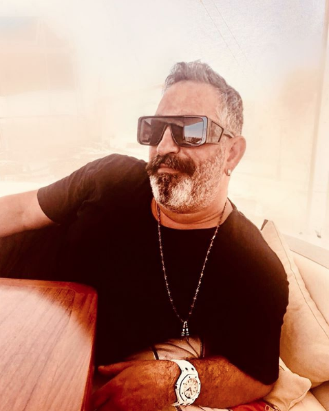 Netflix isyanı! Cem Yılmaz rakı kadehi ve sigarayla RTÜK'e hareket çekti TT oldu - Resim: 2