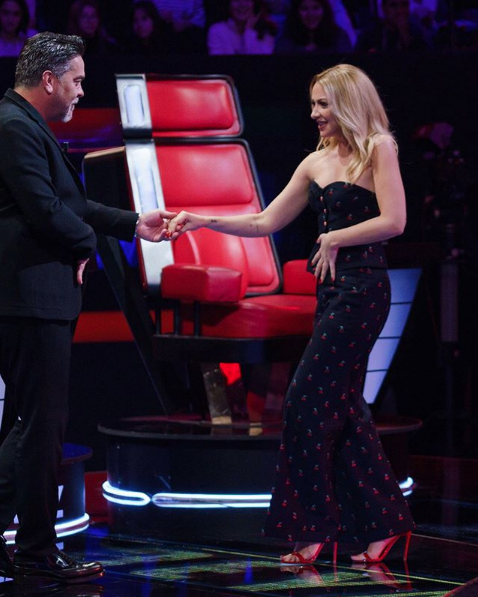 Hadise Seda Sayan'la pozunu paylaştı Beyazıt Öztürk detayı ve mini etek olay oldu - Resim: 4