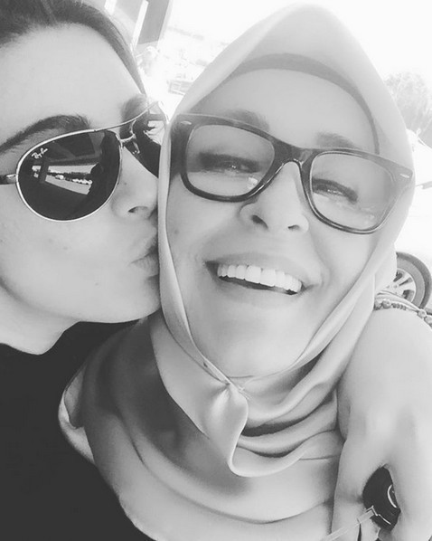 Ferdi Tayfur'ın kızı Tuğçe bir şarkı söyledi alem yıkıldı - Resim: 2