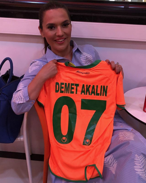 Demet Akalın Berkay Şahin'in yeni doğan kızı için Kuran-ı Kerim okuttu! İlk o paylaştı - Resim: 2