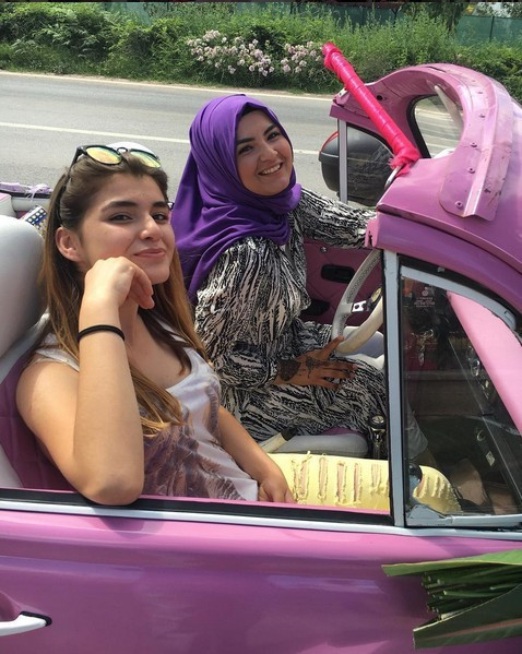 İzdivaç fenomeni Hanife'nin havuz pozu olay oldu! - Resim: 2