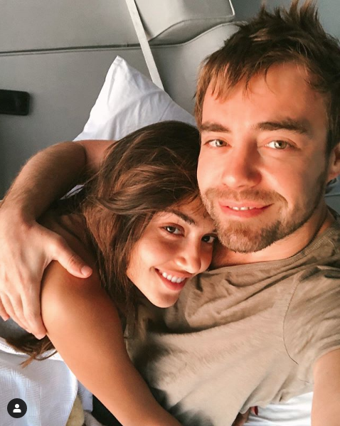 Murat Dalkılıç'ın romantikliğine Hande Erçel hamlesi çifte kutlama yaptılar - Resim: 2