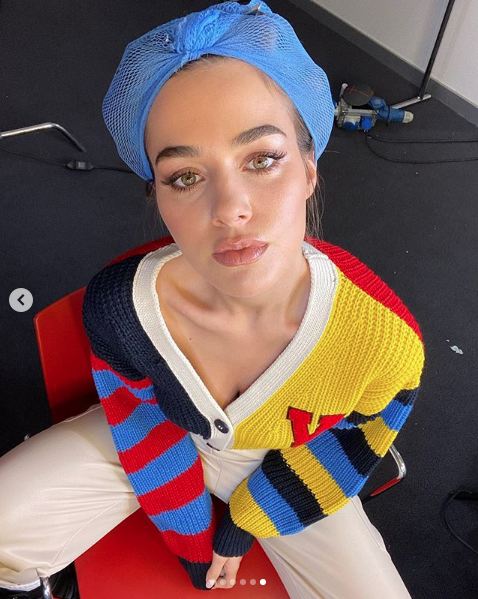 Bensu Soral'a hediye edilen heykel Banu Alkan'a benzetildi alay konusu oldu - Resim: 2