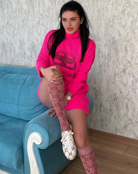 Ebru Polat kolonya makarna fırsatçılarına küfredip ifşa edeceğini söyledi - Resim: 1