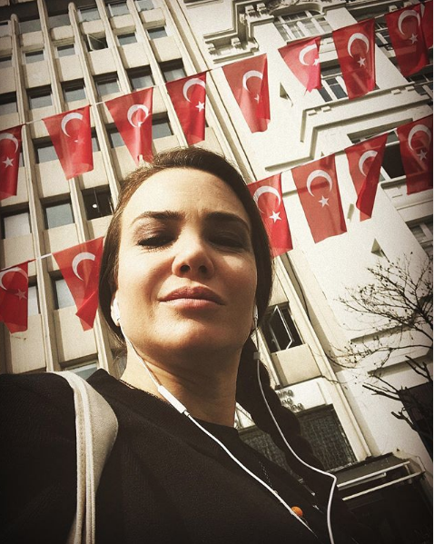 Kanal D Zalim İstanbul yıldızı Deniz Uğur'un acı günü koronavirüsten kaybetti - Resim: 3