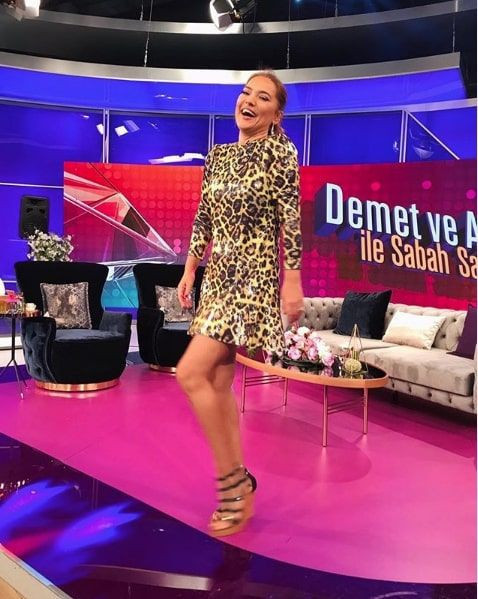 Demet Akalın çıkmayan kadın cinayetleri yasasına ateş püskürdü bakın neler yazdı - Resim: 2