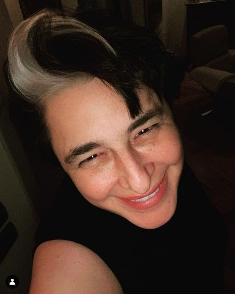 Esra Dermancıoğlu'nun hastalığı korkuttu atak gelince vücudunu kanatana kadar... - Resim: 2