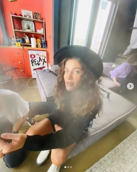 Berrak Tüzünataç yeni imajıyla Instagram'ı salladı bu haline alışmak zor - Resim: 4