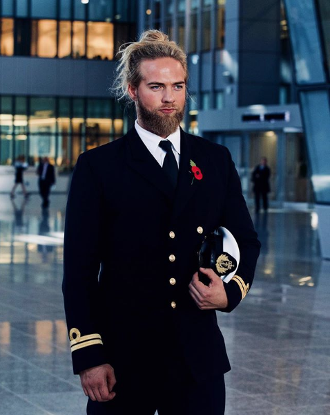 NATO'nun sembol yüzü seçilen Norveçli Teğmen sosyal medyayı salladı! - Resim: 1