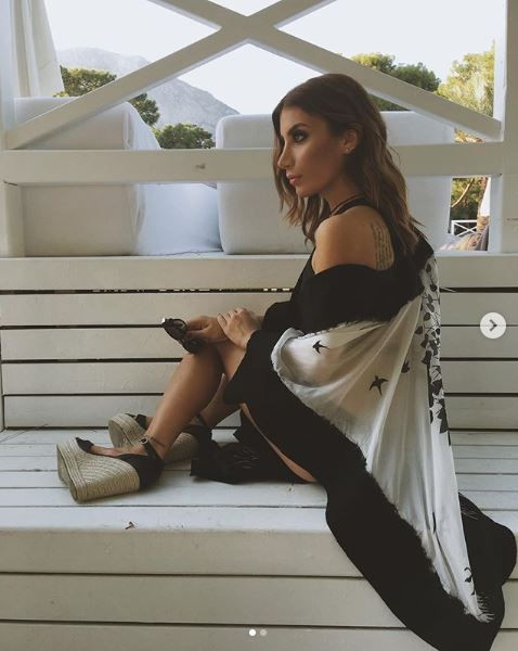 İrem Derici'den Coronavirüs önlemi geldi! Takipçilerini uyarmayı ihmal etmedi - Resim: 3