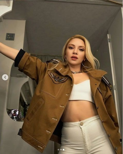 Ece Seçkin yeni imajını iddialı pozlarıyla beraber paylaştı herkesi hayran bıraktırdı - Resim: 2