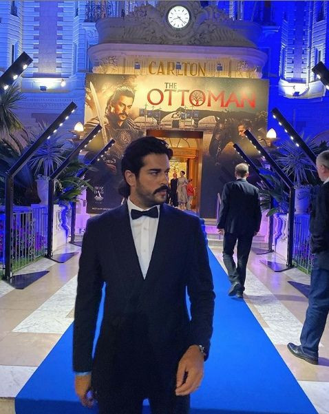 Fransa'da Türk dizileri rüzgarı esti! Kuruluş Osman'ın yıldızı Burak Özçivit de oradaydı - Resim: 1