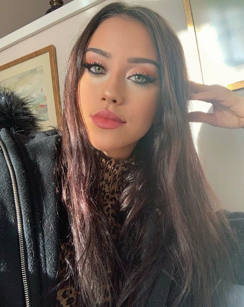 Zeynep Alkan'ın bu sefer derin dekoltesi değil o ayrıntı konuşuldu - Resim: 1