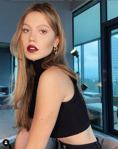 Duygu Özaslan taytlı pozlarıyla salladı artık fotoğraflarıyla oynamıyor - Resim: 1