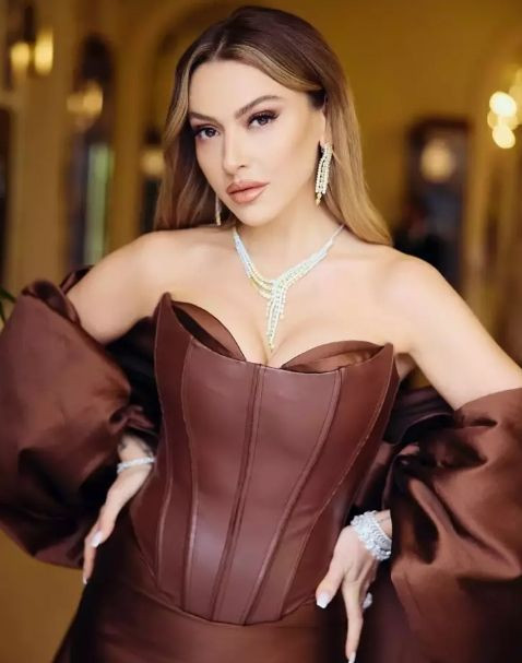 Hadise'den Cannes dönüşü halay şov! - Resim: 3