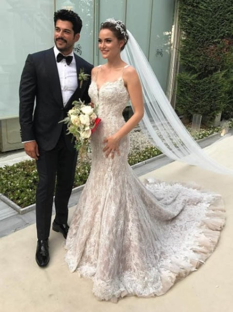 Fahriye Evcen'in 3 gelinlik giymesinin nedeni para mı? - Resim: 3