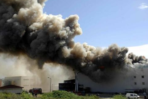 Fabrikada korkunç yangın! - Resim: 2