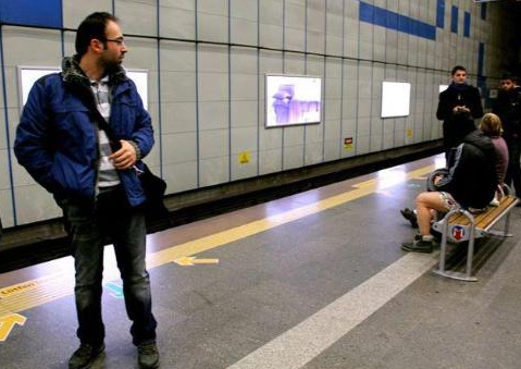 Yarı çıplaklar İstanbul metrosunda! - Resim: 3