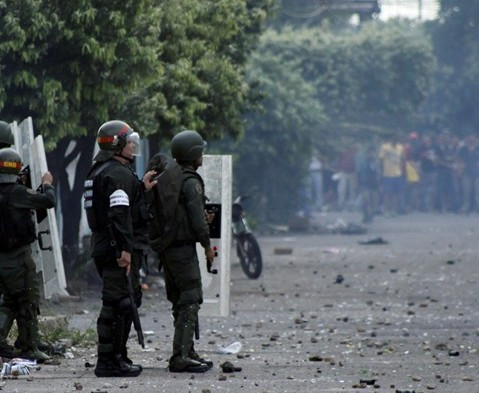 O ülkede yağma başladı halk sokaklarda... - Resim: 4