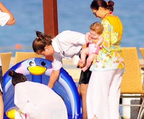 Kızıyla ilk kez görüntülendi - Resim: 1