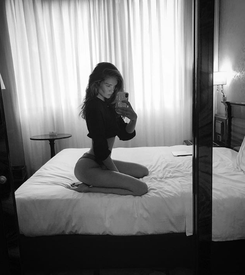 Victoria's Secret'in yeni meleği çıplak pozlarıyla gündeme oturdu - Resim: 3