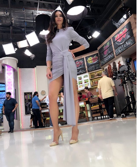 Soyunmak için şartlarını açıkladı Hande Ataizi'den canlı yayında çıplaklık itirafı - Resim: 4