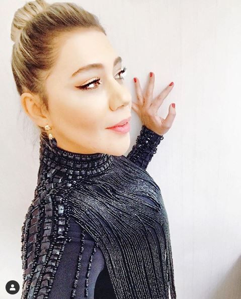 İç çamaşırsız poz veren İşte Benim Stilim Sibel Arna orta parmak hareketiyle şok etti - Resim: 4