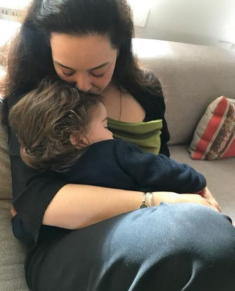 Azra Akın Corona virüse karşı önlemlerini aldı! 'Artık tokalaşmıyorum' - Resim: 4