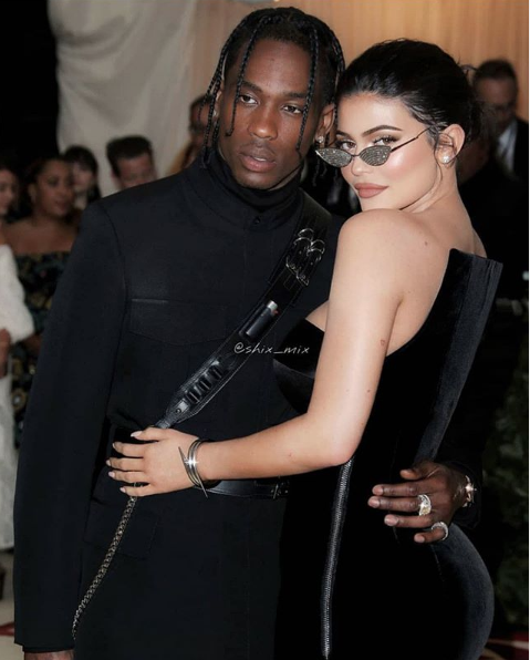 Kylie Jenner'a sürpriz yapmıştı! Travis Scott'un aldığı kolyenin fiyatı ise olay! - Resim: 1