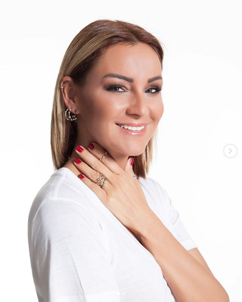 Pınar Altuğ'un bir anda etrafını sarıp telefonlara sarıldılar - Resim: 4