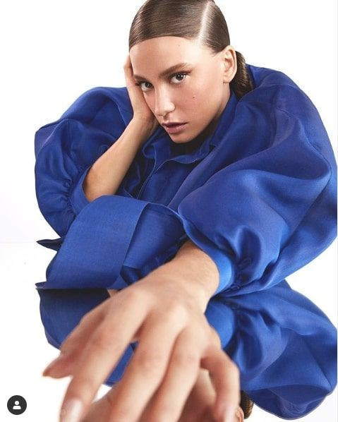 Cem Yılmaz'la ayrılan Serenay Sarıkaya göğüs silikonları için bakın ne yaptı - Resim: 2