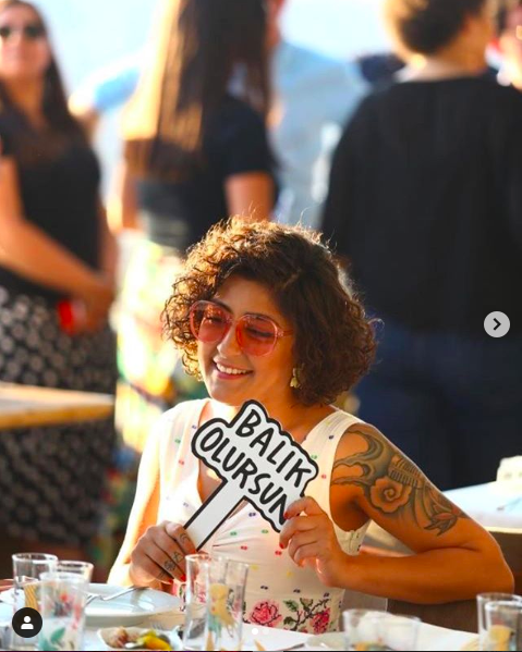 Melek Mosso konserinde bacağını açtı babayı alırsın dedi! - Resim: 1