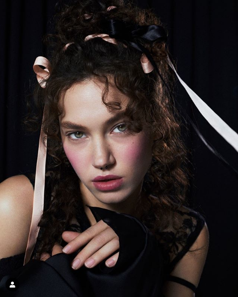 Melisa Şenolsun pozlarıyla ortalığı salladı Atiye'de sevişme sahnesi olay olmuştu - Resim: 3