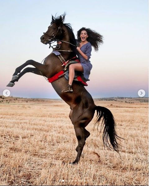 Hercai dizisine Ebru Şahin ve Akın Akınözü bakın nasıl veda ettiler dizi final yaptı - Resim: 3