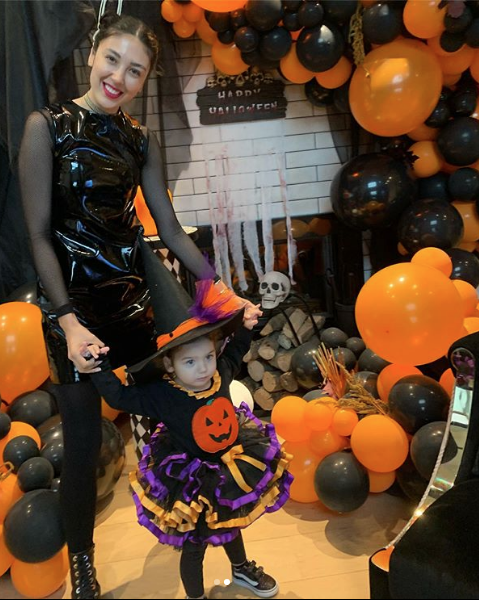 Berkay Şahin'in eşi Özlem Ada Şahin Cadılar Bayramı'nda kızını paylaştı! Linç edildi - Resim: 4