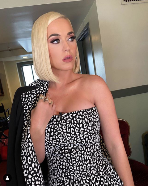 Katy Perry çekim esnasında baygınlık geçirdi bir anda yığıldı - Resim: 1