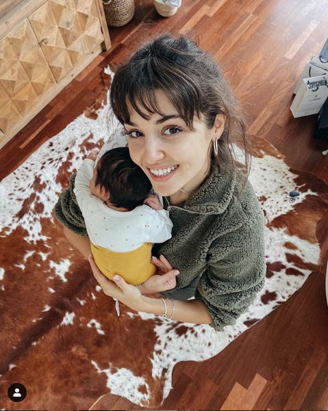 Hande Erçel ablası Gamze Erçel'in kızı Mavi ile fotoğraf paylaştı Instagram yıkıldı - Resim: 1