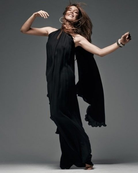 Dünya güzeli Azra Akın'dan yeni proje müjdesi setlere geri dönüyor - Resim: 2