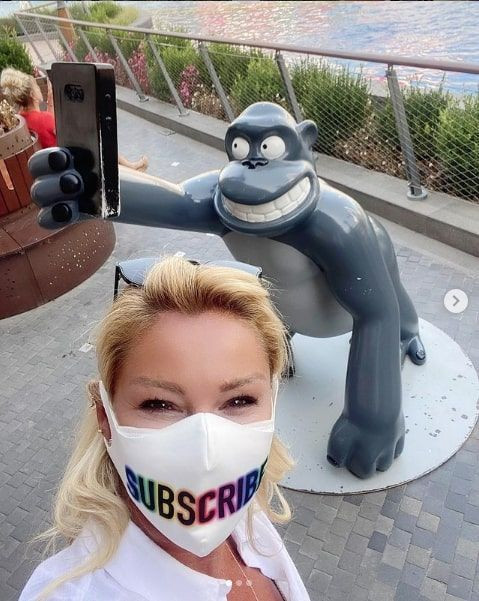 Pınar Altuğ'u gören şaşkınlığını gizleyemedi kırmızı dudaklı maskesi epey şaşırttı - Resim: 3