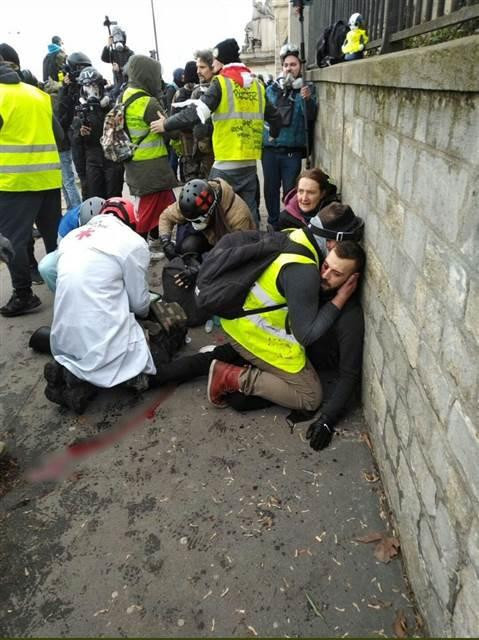 Fransa'da sarı yelekliler, gösterilerin 13'üncü haftasında sokaklarda - Resim: 2