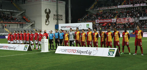 Maçta terörü böyle lanetlediler - Resim: 3