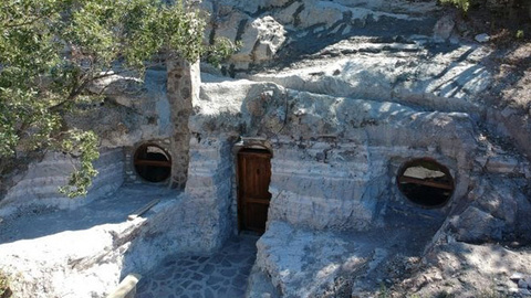 Frigler tarafından yapılan Bolu kaya evleri turizme kazandırılıyor