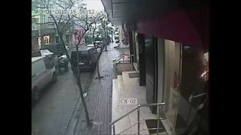 Göz göre göre hurdacıyı ezdi! - Resim: 2