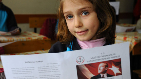 Çocukların karne heyecanı karelere yansıdı