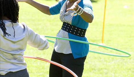 First Lady'den hula hop şov