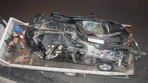 Bu otomobilin içinden sağ kurtuldu