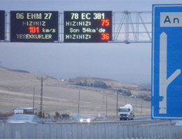 Tabelayı gören sürücü frene basıyor